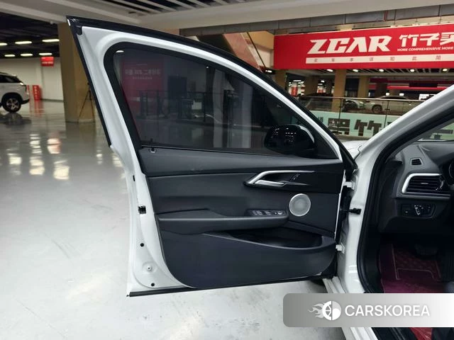 BMW 1 series 2023 Белый из Китая, фото 2