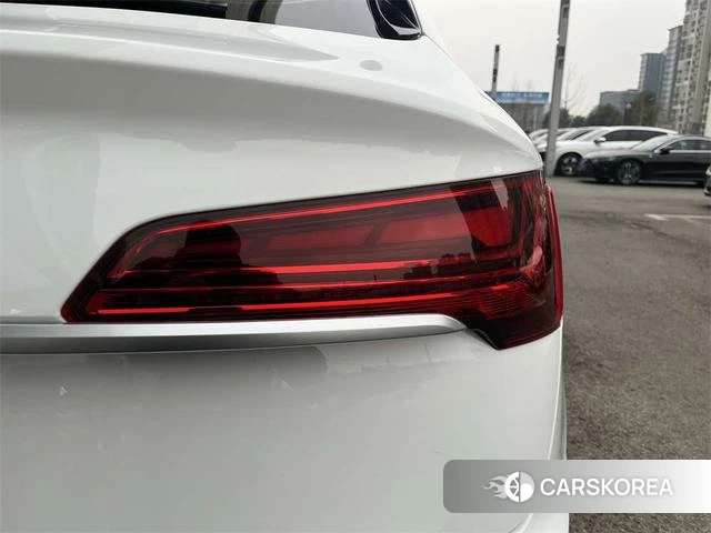 Audi Q5L Sportback 2021 Белый из Китая, фото 2