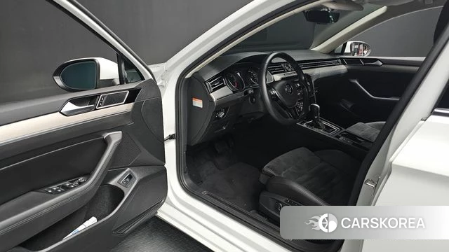 Volkswagen Passat GT (B8) 2018 Белый из Кореи, фото 2