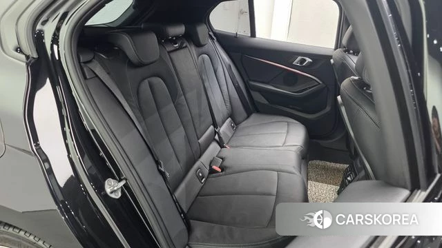 BMW 1 Series (F40) 2021 Черный из Кореи, фото 2
