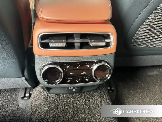 Genesis GV70 2023 Белый из Кореи, фото 2