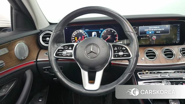 Mercedes-Benz E-Class W213 2018 Белый из Кореи, фото 2