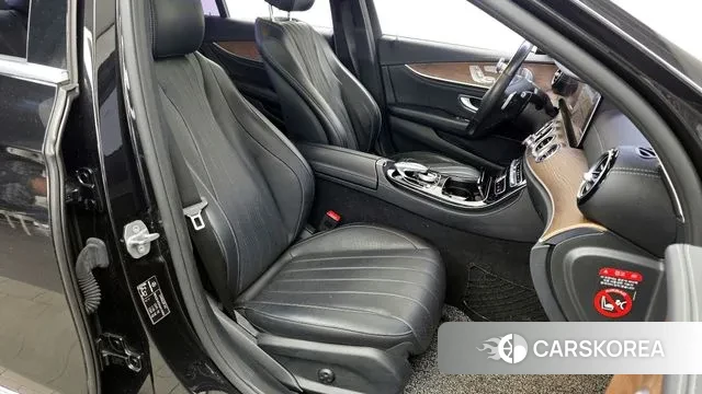 Mercedes-Benz E-Class W213 2018 Черный из Кореи, фото 2