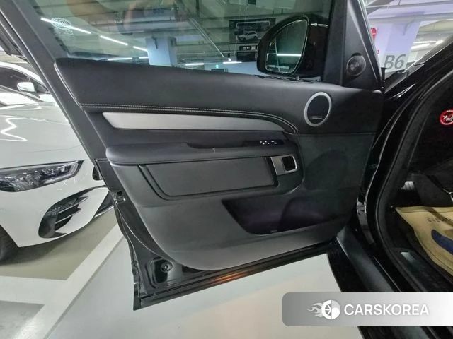Land Rover Discovery 5 2025 Черный из Кореи, фото 2