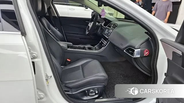 Jaguar XE 2018 Белый из Кореи, фото 2