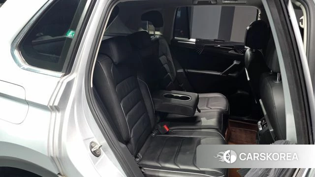 Volkswagen Tiguan second Generation 2018 Серебристо-серый из Кореи, фото 2