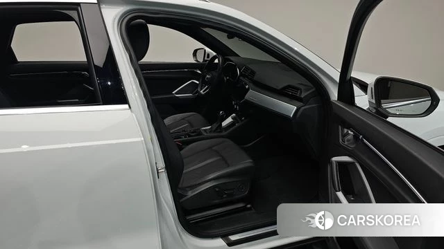 Audi Q3 (F3) 2020 Белый из Кореи, фото 2