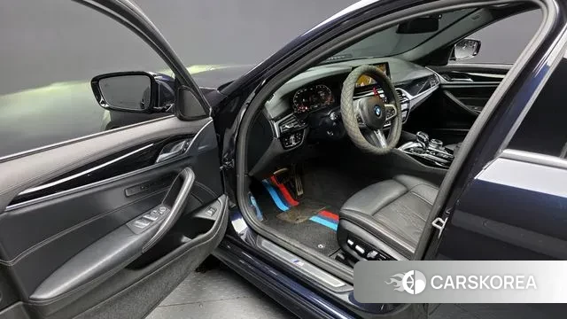 BMW 5 Series (G30) 2020 Черный из Кореи, фото 2