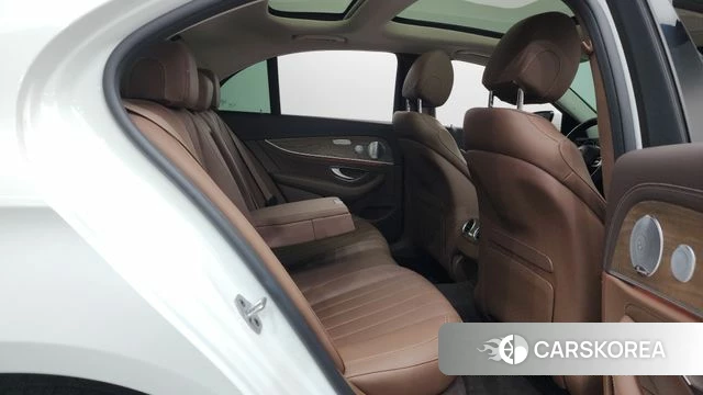 Mercedes-Benz E-Class W213 2019 Белый из Кореи, фото 2