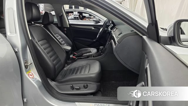 Volkswagen The New Passat 2018 Серебряный из Кореи, фото 2