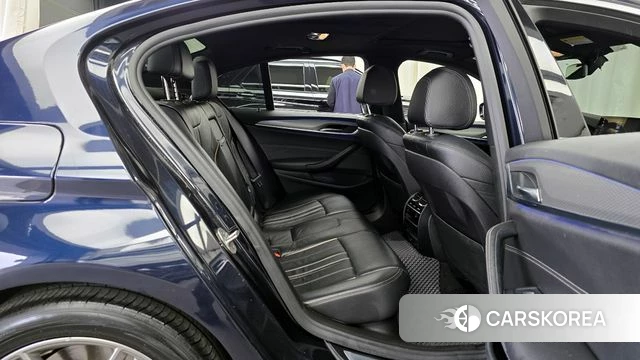 BMW 5 Series (G30) 2018 Черный из Кореи, фото 2