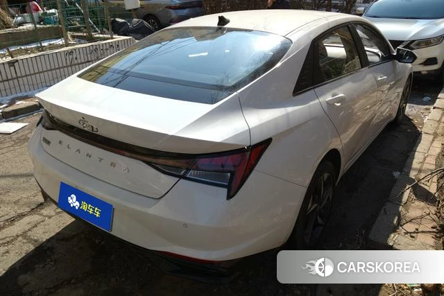 Hyundai Elantra 2023 Белый из Китая, фото 2