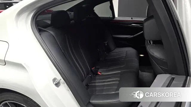 BMW 5 Series (G30) 2022 Белый из Кореи, фото 2