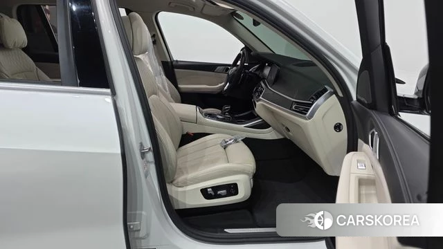 BMW X7 (G07) 2021 Белый из Кореи, фото 2