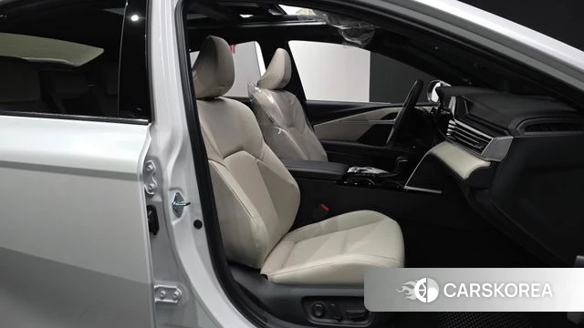 Toyota Camry (XV80) 2026 Белый из Кореи, фото 2