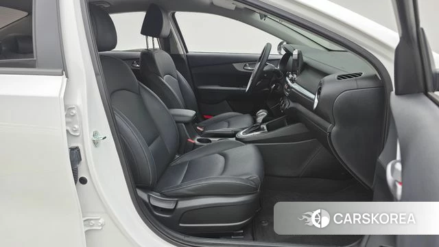 Kia The New K3 2nd generation 2023 Белый из Кореи, фото 2
