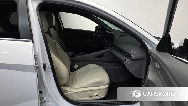 Hyundai The New Avante (CN7) 2023 Белый из Кореи, фото 2