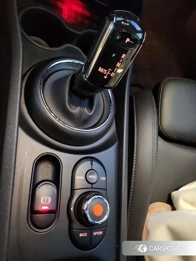 Mini Cooper Clubman 2020 Жемчужный цвет из Кореи, фото 2