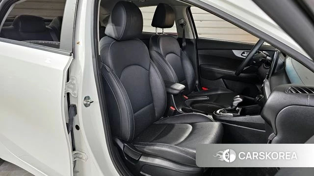 Kia The New K3 2nd generation 2022 Белый из Кореи, фото 2