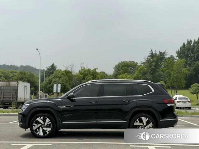 Volkswagen Tourang 2022 Черный из Китая, фото 2