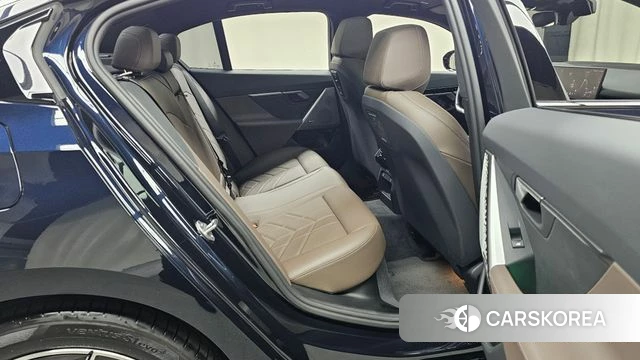 BMW 5 Series (G60) 2024 Черный из Кореи, фото 2