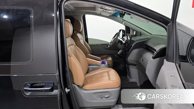 Hyundai Staria 2023 Черный из Кореи, фото 2