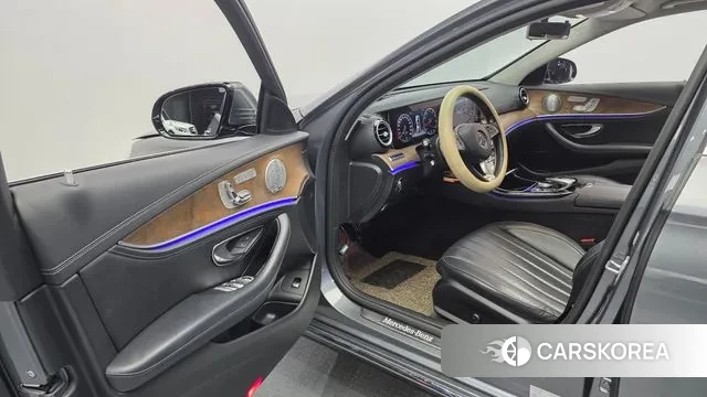 Mercedes-Benz E-Class W213 2018 Серый из Кореи, фото 2