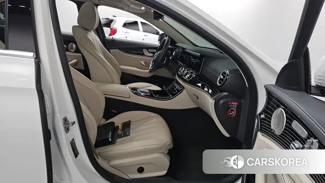 Mercedes-Benz E-Class W213 2021 Белый из Кореи, фото 2