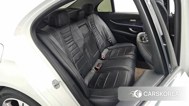 Mercedes-Benz E-Class W213 2018 Белый из Кореи, фото 2