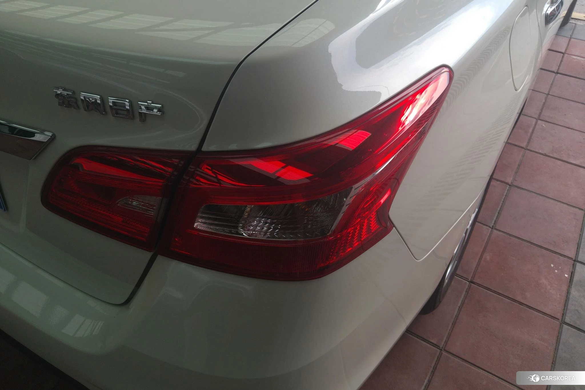 Nissan Sylphy 2023 Белый из Китая, фото 2