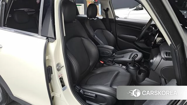 Mini Cooper 2019 Жемчужный цвет из Кореи, фото 2