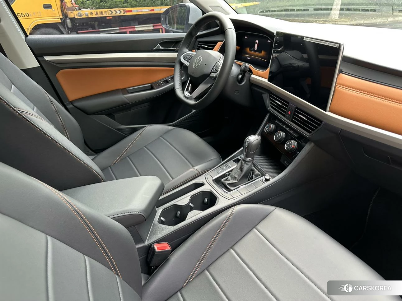 Volkswagen Bora 2024 Белый из Китая, фото 2