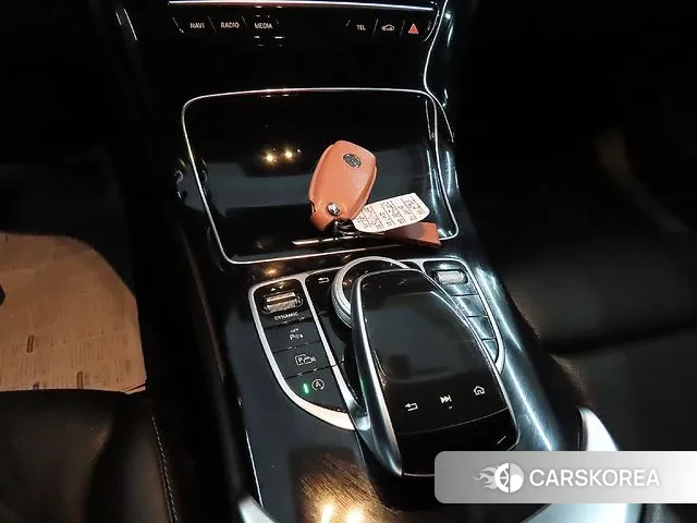 Mercedes-Benz C-Class W205 2019 Белый из Кореи, фото 2