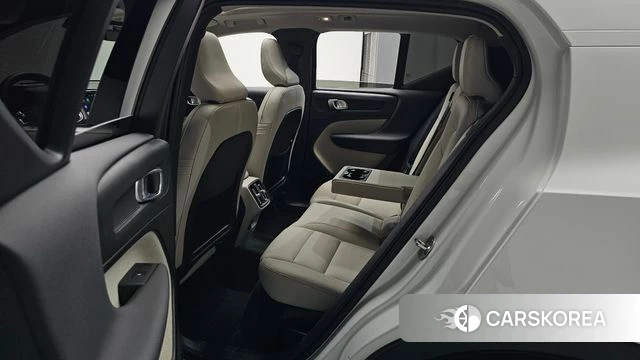 Volvo XC40 2024 Белый из Кореи, фото 2