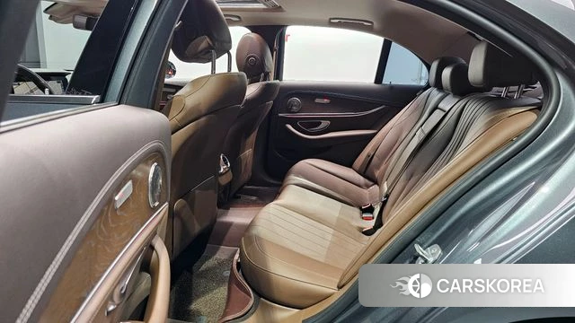 Mercedes-Benz E-Class W213 2018 Серый из Кореи, фото 2