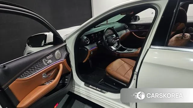 Mercedes-Benz E-Class W213 2021 Белый из Кореи, фото 2