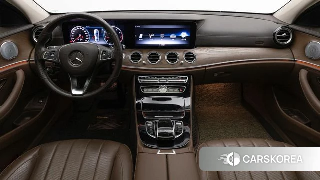 Mercedes-Benz E-Class W213 2018 Серебряный из Кореи, фото 2