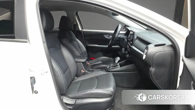 Kia The New K3 2nd generation 2021 Белый из Кореи, фото 2