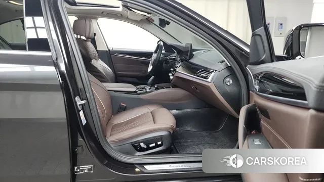 BMW 5 Series (G30) 2022 Серый из Кореи, фото 2