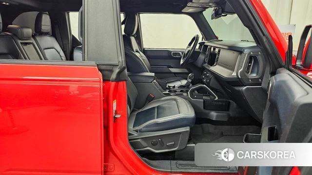 Ford Bronco 6th Generation 2023 Красный из Кореи, фото 2