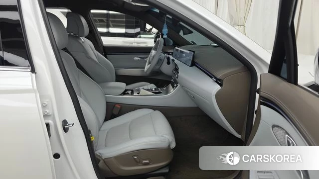 Genesis GV70 2024 Белый из Кореи, фото 2