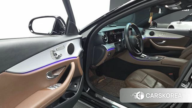 Mercedes-Benz E-Class W213 2021 Черный из Кореи, фото 2