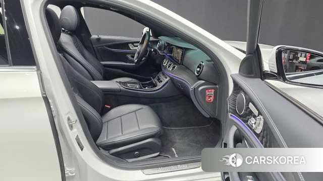 Mercedes-Benz E-Class W213 2021 Белый из Кореи, фото 2