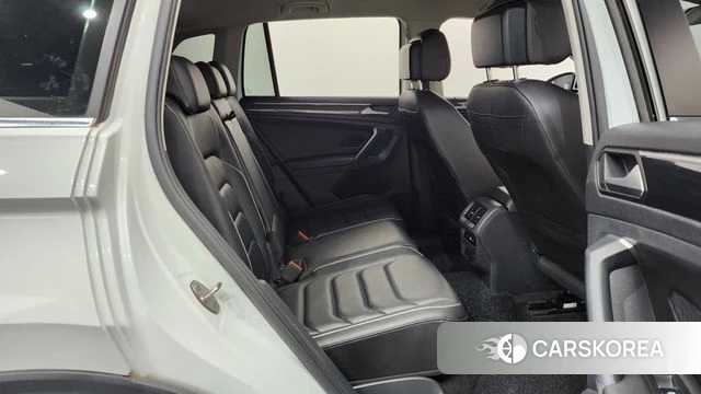 Volkswagen Tiguan second Generation 2022 Белый из Кореи, фото 2