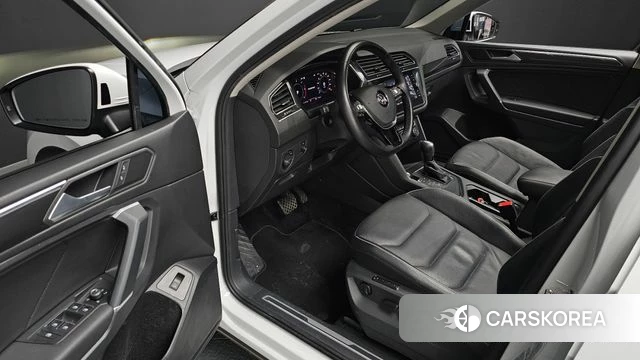 Volkswagen Tiguan Allspace 2020 Белый из Кореи, фото 2