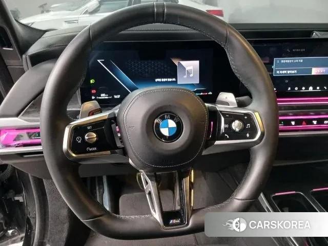 BMW 7 Series (G70) 2023 Черный из Кореи, фото 2