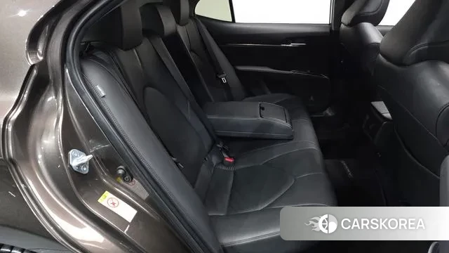 Toyota Camry (XV70) 2018 Песочный из Кореи, фото 2