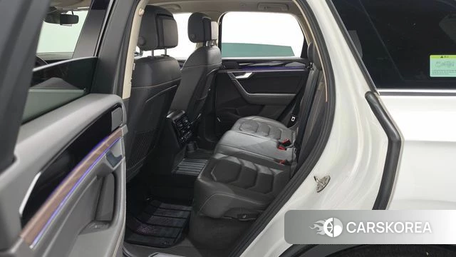 Volkswagen Touareg 3rd generation 2020 Белый из Кореи, фото 2