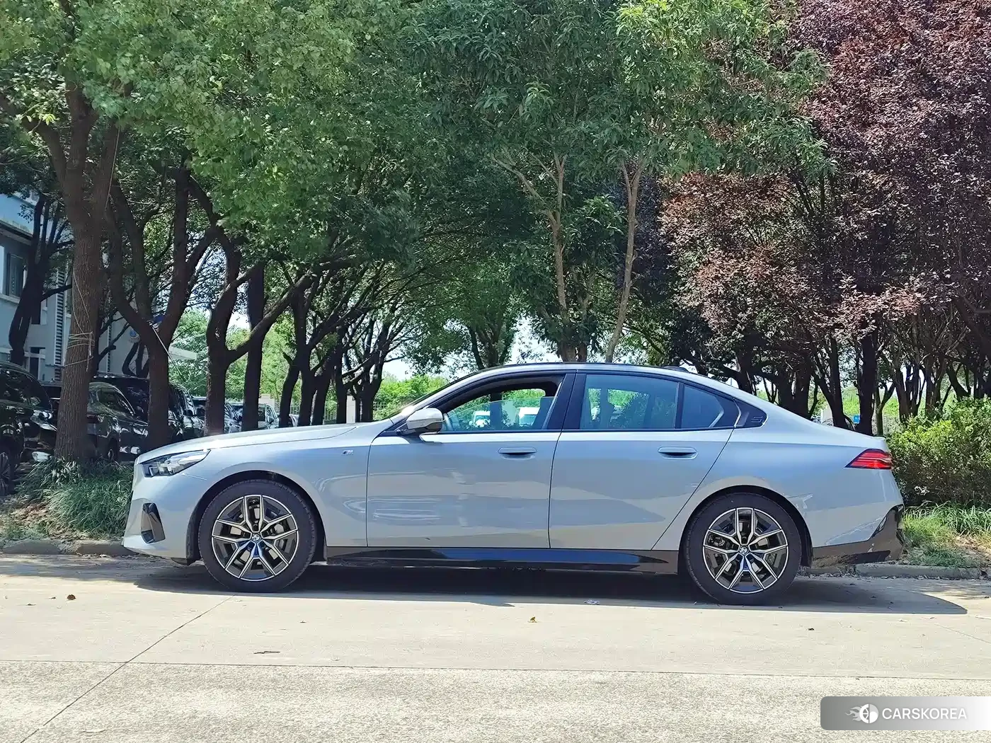 BMW 5 series 2025 Silver/gray из Китая, фото 2