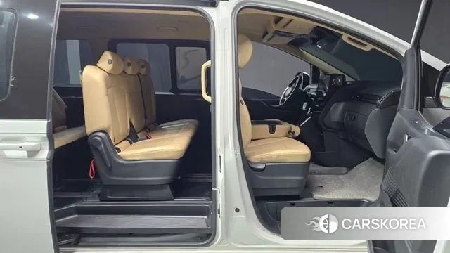 Hyundai Staria 2023 Белый из Кореи, фото 2